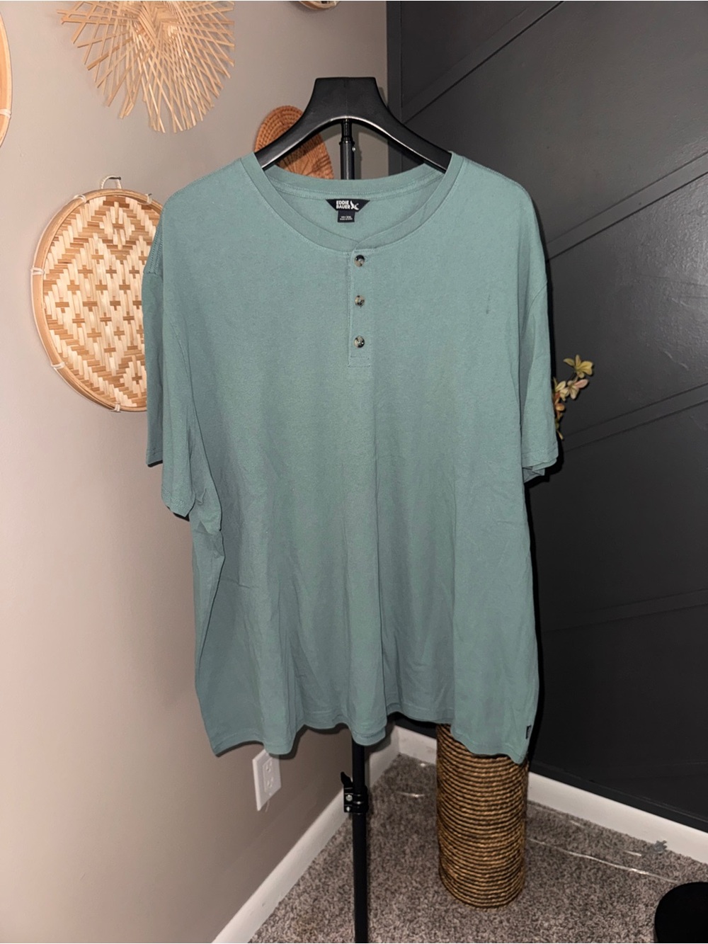 Eddie Bauer Men's Short-Sleeve Henley in Seafoam